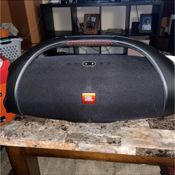 JBL Boombox 2